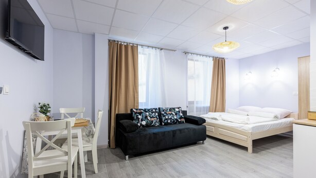 Standard Studio Suite | Iron/ironing board (on request), WiFi (free), bed sheets - Shick Hostel & Apartments (Wroclaw)