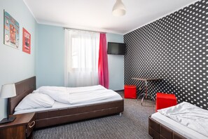 Iron/ironing board, free WiFi, bed sheets - Shick Hostel & Apartments (Wroclaw)