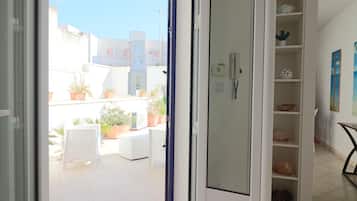 Apartment, 3 Bedrooms, Smoking, City View | Interior