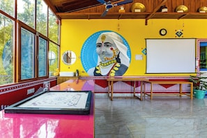 LED TV, Netflix, streaming services - The Corbett Rajae Homestay (Dhumakot)