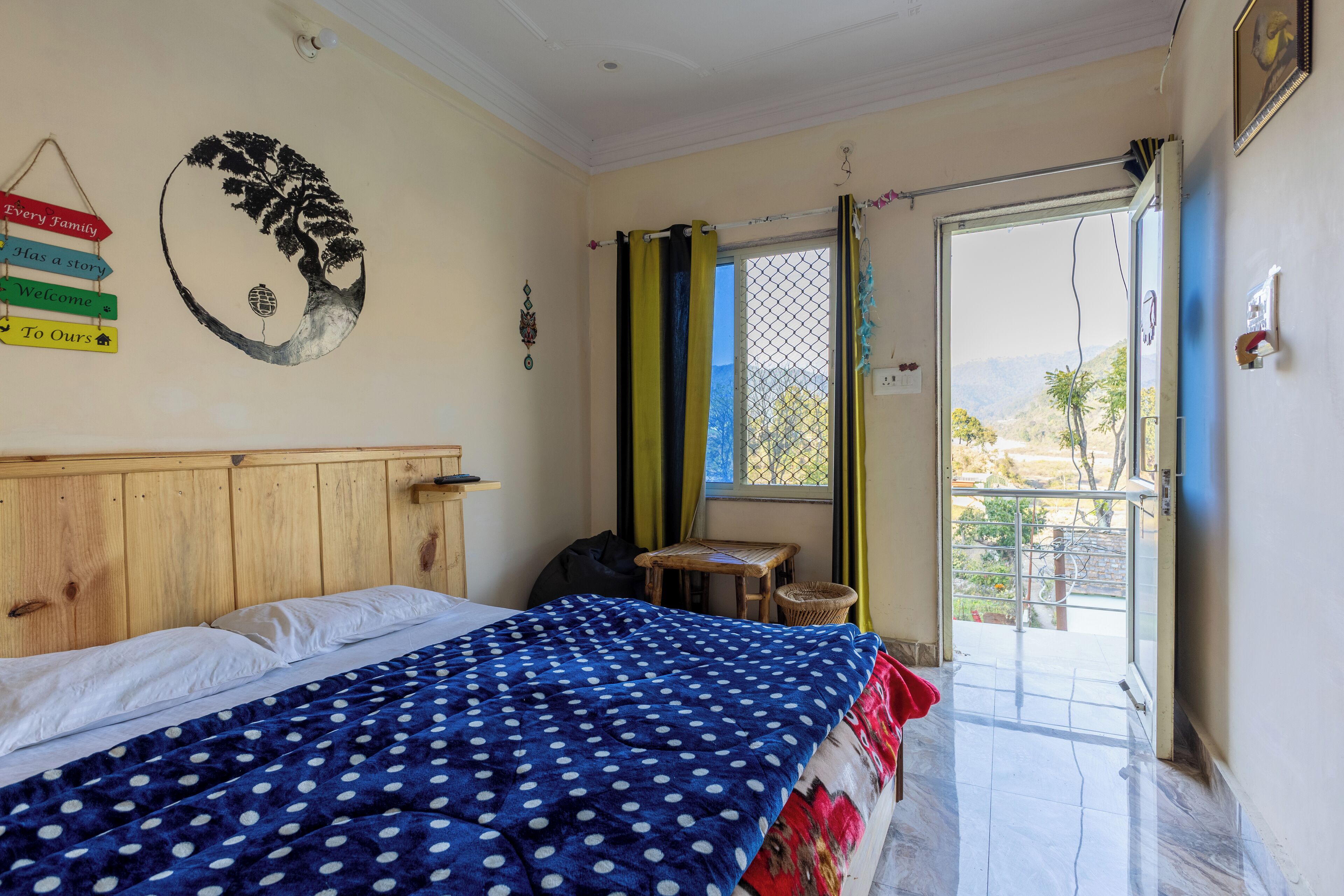 Bureau, lits pliants/supplémentaires, Wi-Fi gratuit, draps fournis