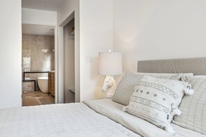 4 bedrooms, desk, iron/ironing board, WiFi
