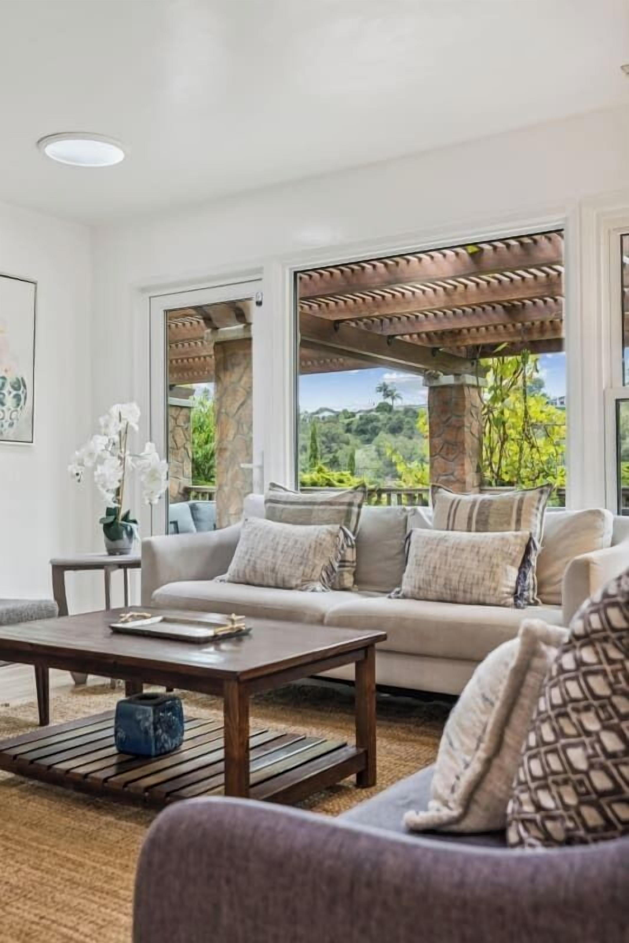 Smart TV, caminetto, studio