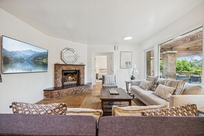 Smart TV, fireplace, offices