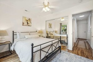 4 Schlafzimmer, Schreibtisch, Bügeleisen/Bügelbrett, WLAN