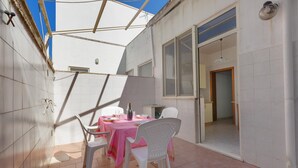 A patio area with a table set for two, white chairs, and a pink tablecloth. - 3797 Casa di Marì by Barbarhouse (Melendugno)