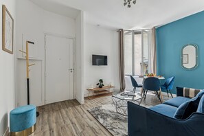 Smart TV, offices - Stylish 1BR Le Marais - Quartier Montorgueil (Paris)
