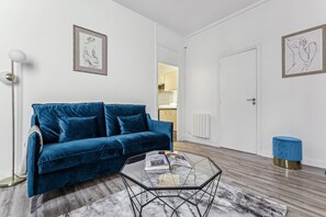 Smart TV, offices - Stylish 1BR Le Marais - Quartier Montorgueil (Paris)