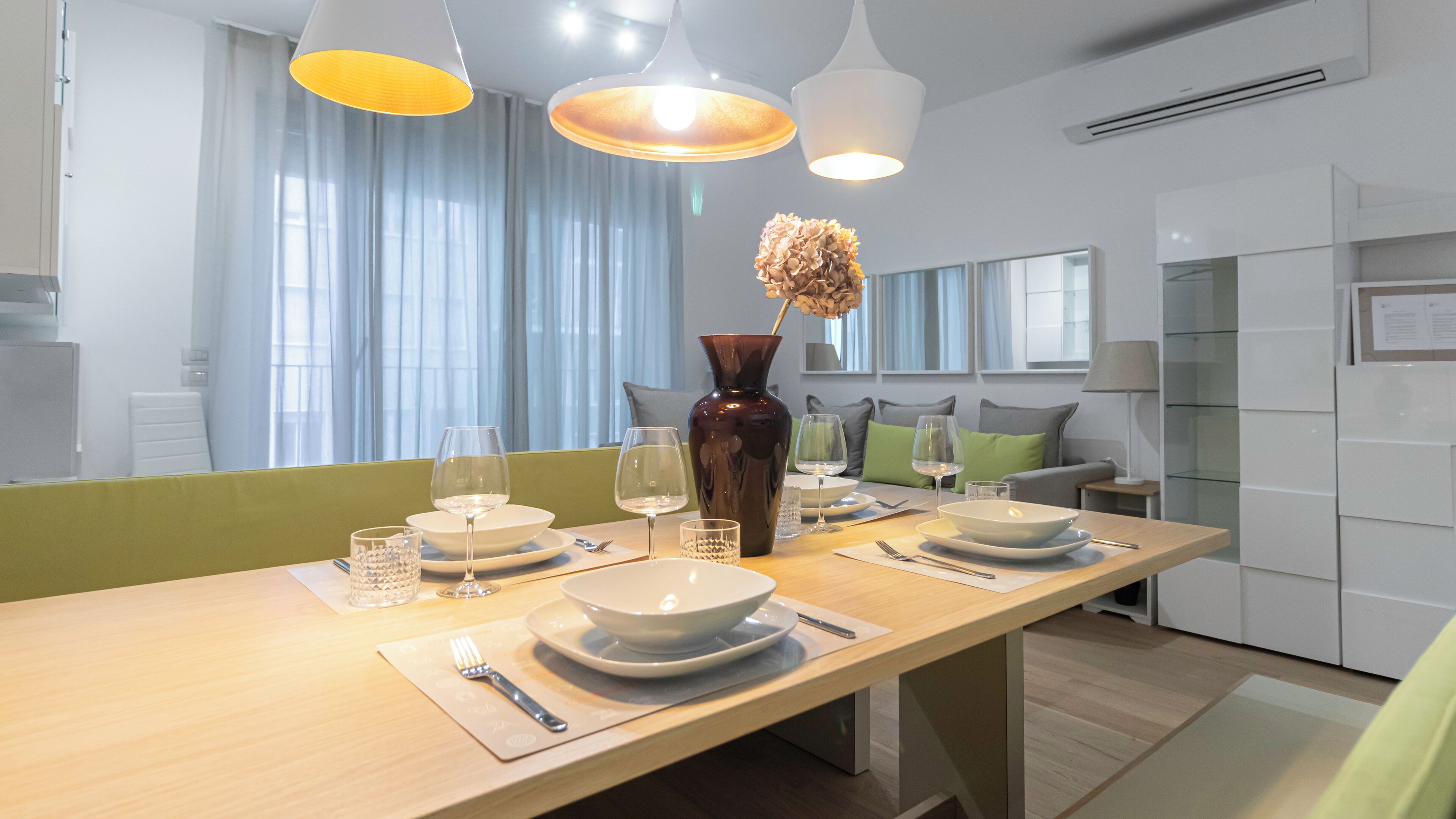 公寓 (1 Bedroom) | 客廳 | 55 吋電視連有線電視頻道