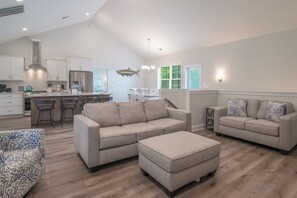 TV - 4 generations Brand New 4BR home, golf cart ride to the beach (Pawleys Island)