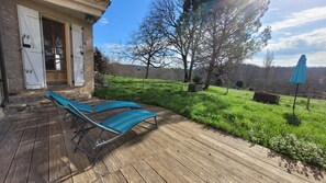 Terrace/patio - Location de Gite et Salle de Stage Pour Professionnels du Mieux-être (Montayral)