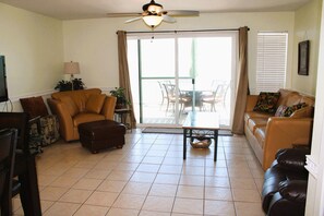 TV - Bayside bayfront condo (Rockport)