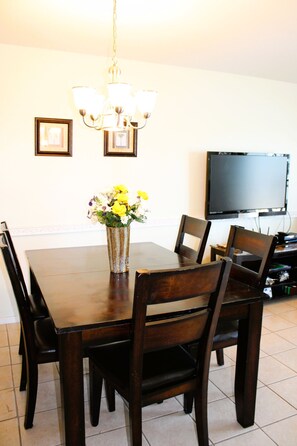 Dining - Bayside bayfront condo (Rockport)