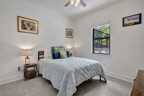 4 bedrooms, desk, iron/ironing board, travel cot