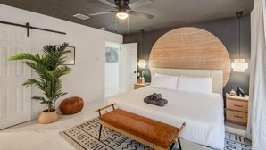 5 bedrooms, iron/ironing board, WiFi, bed sheets