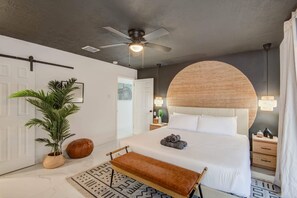 5 bedrooms, iron/ironing board, WiFi, bed sheets - Spring Branch Getaway Feat 5BD, Pool, Hot tub (Houston)