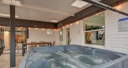 Spring Branch Getaway Feat 5BD, Pool, Hot tub