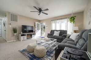 TV, DVD player - 22860 Angola Road East - newly refreshed home in Angola by the Bay (Lewes)