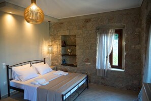 2 bedrooms, iron/ironing board, free WiFi, bed sheets - villa agiasofia  (Agia Sofia)