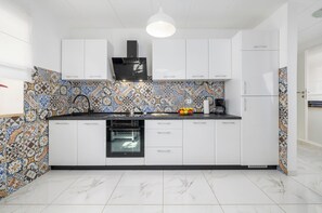 Fridge, oven, stovetop, coffee/tea maker - 2 bedroom holiday apartment, Viola Marija, with shared pool (Pula)