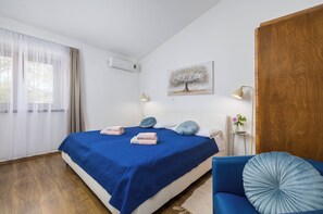 2 bedrooms, iron/ironing board, travel cot, free WiFi - 2 bedroom holiday apartment, Viola Marija, with shared pool (Pula)