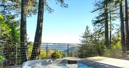 MagicMadrone:Contemporary Home in the Redwoods!Astonishing Views! HotTub/WiFi
