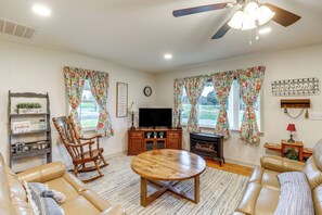 House (3 Bedrooms) | Interior