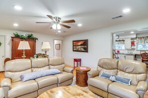 House (3 Bedrooms) | Interior