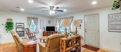 House (3 Bedrooms) | Interior