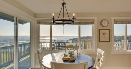 Charming Tacoma Apartment w/ Deck & Skyline Views!