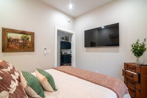 2 室のベッドルーム、WiFi (無料)、ベッドシーツ