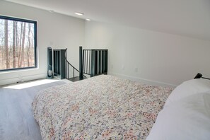 1 bedroom, bed sheets - Mod Tennessee Cabin: 2 Mi to Cummins Falls! (Cookeville)