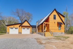 Interior - Riverfront Mountain View Cabin w/ Deck & Grill! (Mountain View)