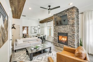 Apartment (3 Bedrooms) | Front of property