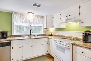 Apartment (2 Bedrooms) | Interior - Aiken Apt w/ Garden-view Balcony: Half-mi to Dtwn! (Aiken)