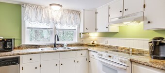 Aiken Apt w/ Garden-view Balcony: Half-mi to Dtwn!