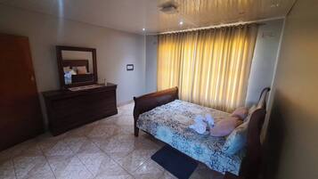 2 bedrooms, iron/ironing board, free WiFi, bed sheets