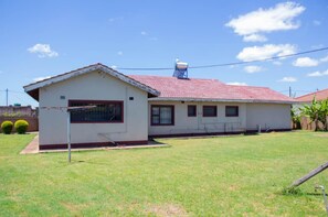 Exterior - Inviting 2 Bed House in Bulawayo (Bulawayo)