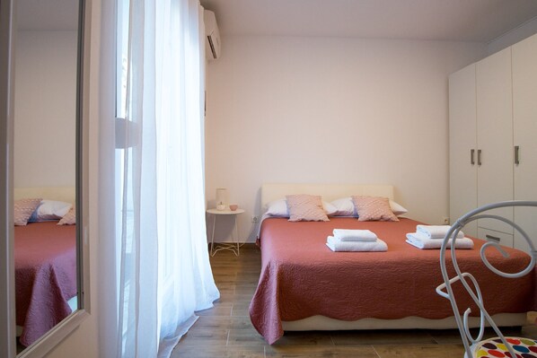 1 camera, Wi-Fi, lenzuola