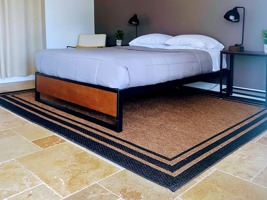 Free WiFi, bed sheets