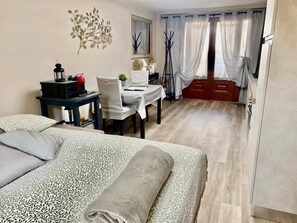 1 Schlafzimmer, Bügeleisen/Bügelbrett, kostenloses WLAN, Bettwäsche