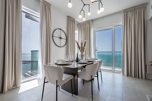 Dining - Elegant 2BR in La Vie, JBR by Deluxe Holiday Homes (Dubai)