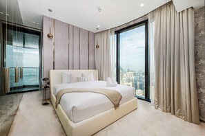 5 slaapkamers, een kluis op de kamer, een strijkplank/strijkijzer