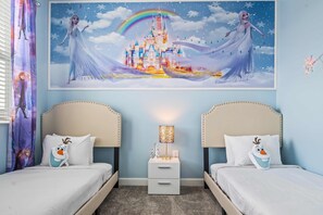 5 bedrooms, desk, iron/ironing board, travel cot - Near Disney! Private Pool! Free Water Park Access! Game Room! (Kissimmee)