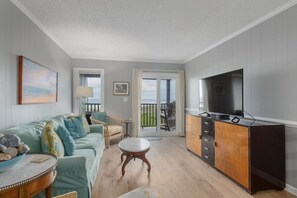 TV - Seabound - Oceanfront Condo + Steps to the Sand (Atlantic Beach)
