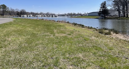 PLAY PORT MARINA. Eclipse Hot Spot. Lake front campsite. North Lot parking