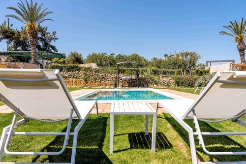 Seaside Gem near Heraklion, Villa Maro III Getaway