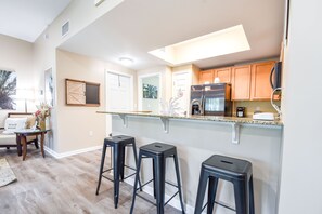 Interior - Spacious Stylish Condo Steps Away From Resort Pool Deck and Bar! (Destin)