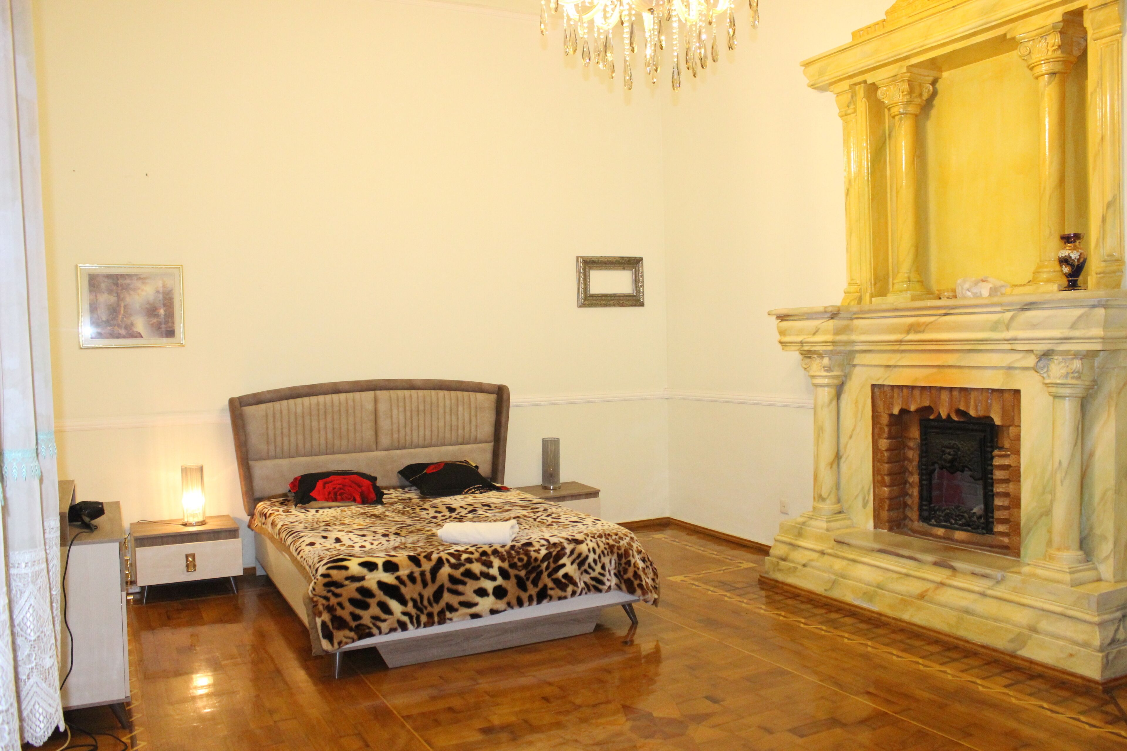 2 多间卧室、熨斗/熨衣板、WiFi、床单