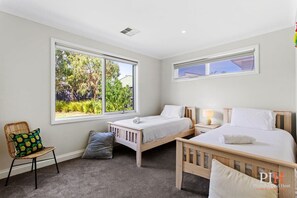 4 bedrooms, iron/ironing board, WiFi, bed sheets